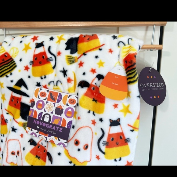 NWT Halloween🎃Candy Corn Throw Blanket by Novogratz - Picture 3 of 3